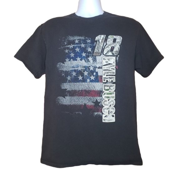 NASCAR KYLE BUSCH #18 BLACK T SHIRT SIZE LARGE - Picture 1 of 7